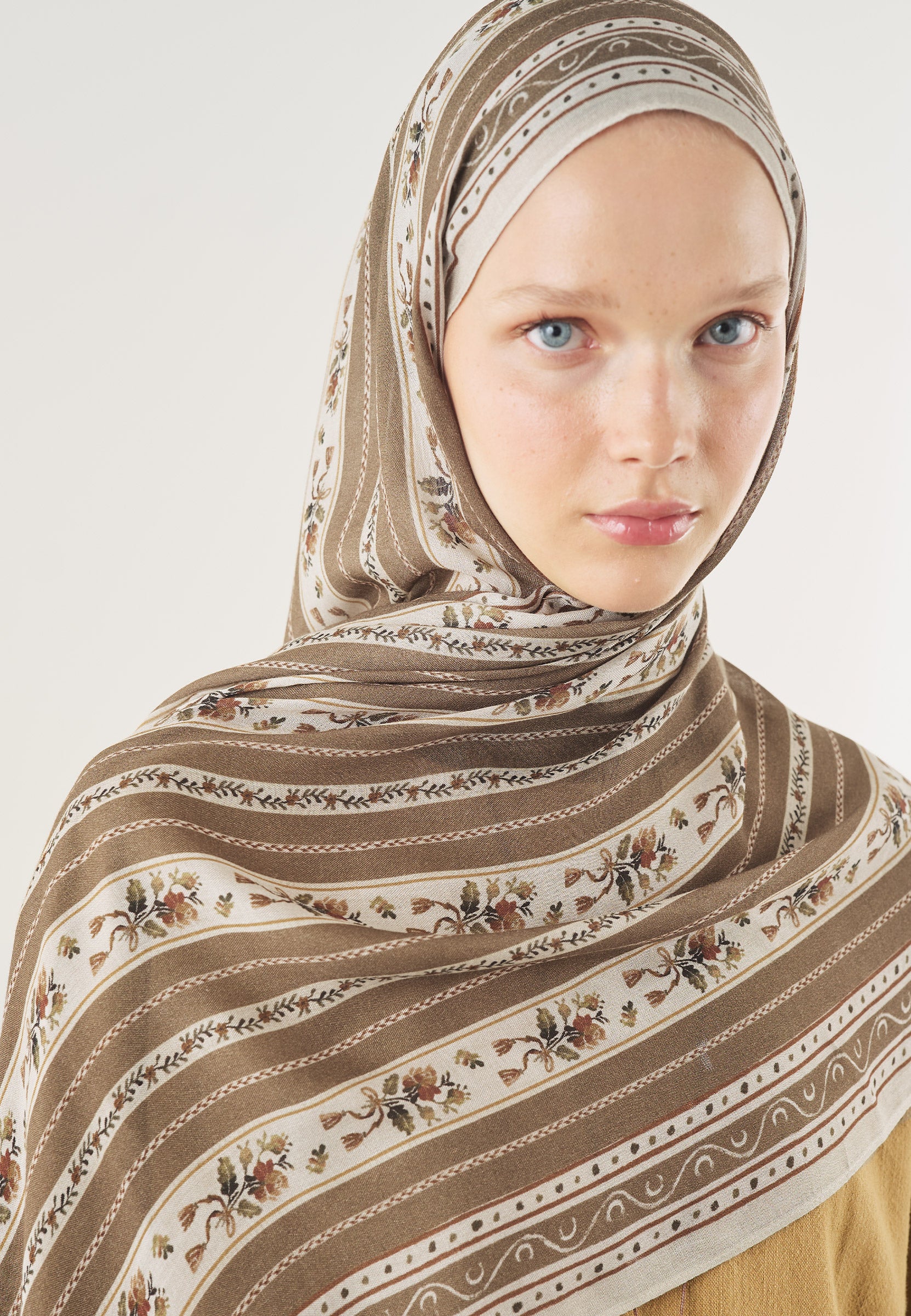 Floral Lines Desen Soft Viskon Şal Vizon