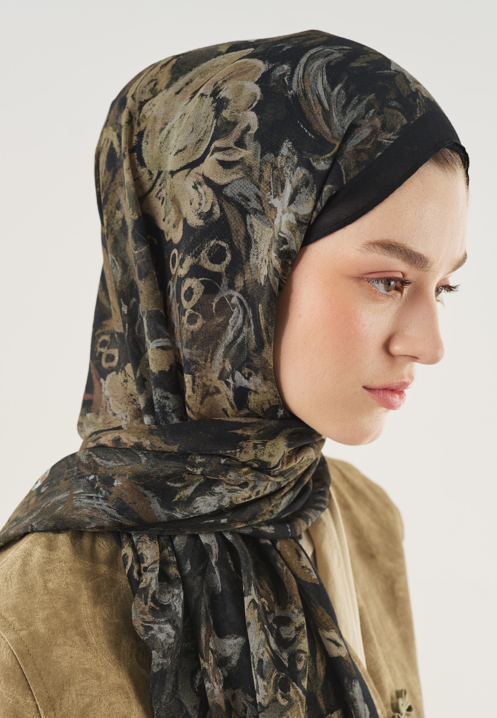 Siyah Floral Legacy Desen Soft Viskon Şal