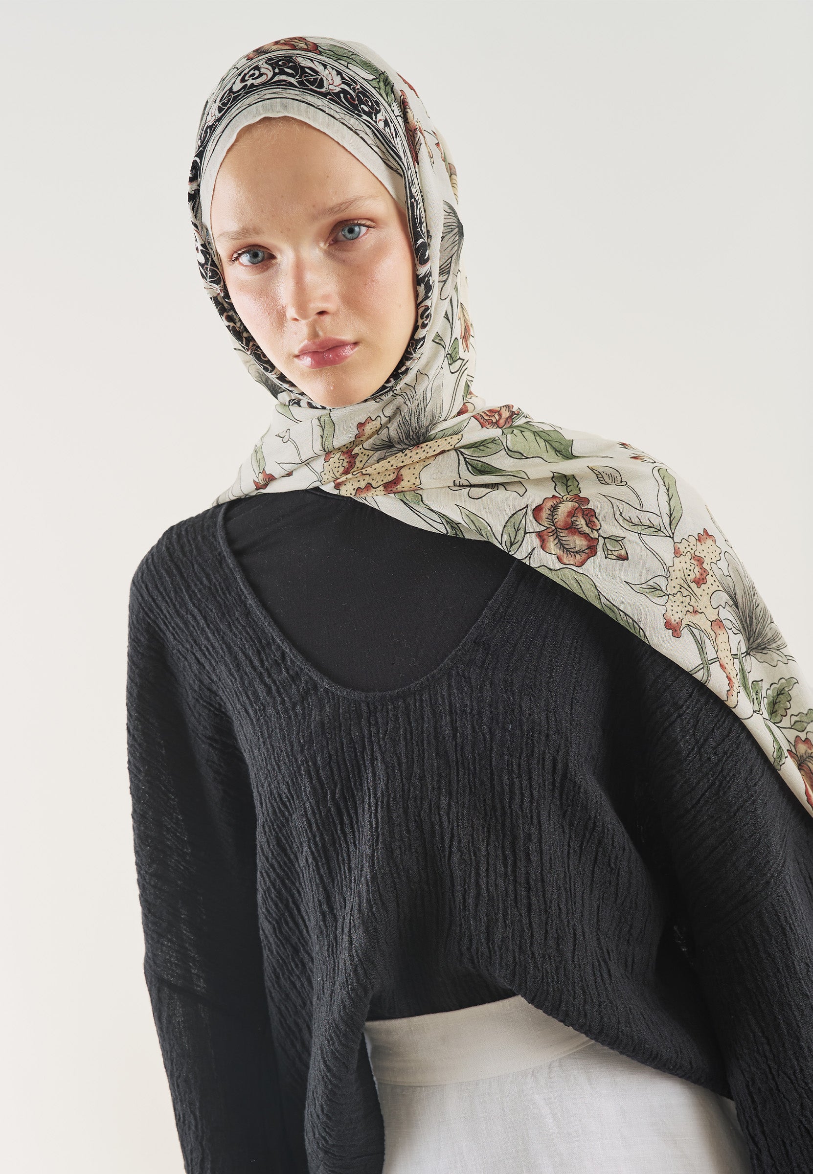 Siyah Pure Ethnic Desen Soft Viskon Şal