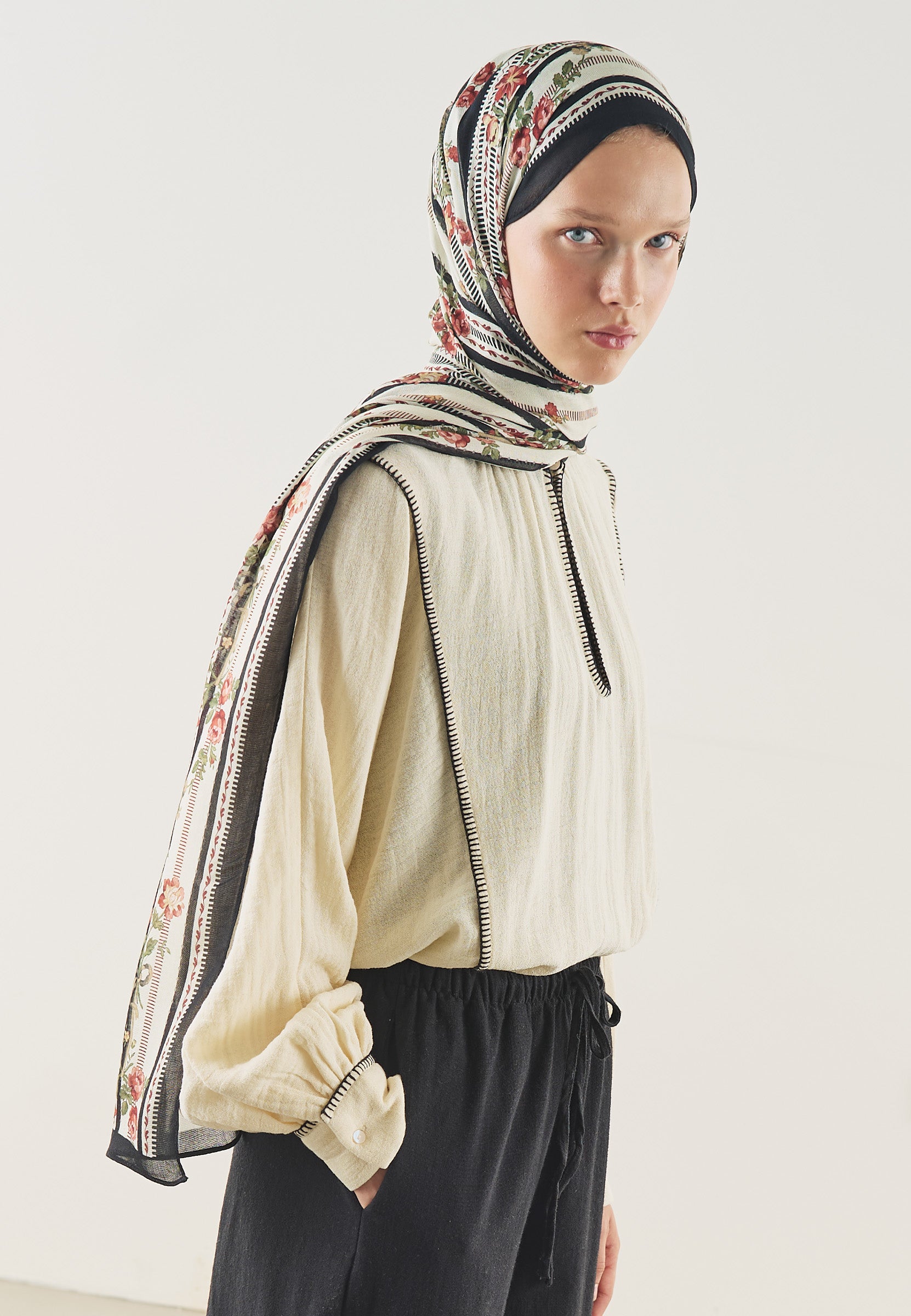 Siyah Floral Touch Desen Soft Viskon Şal
