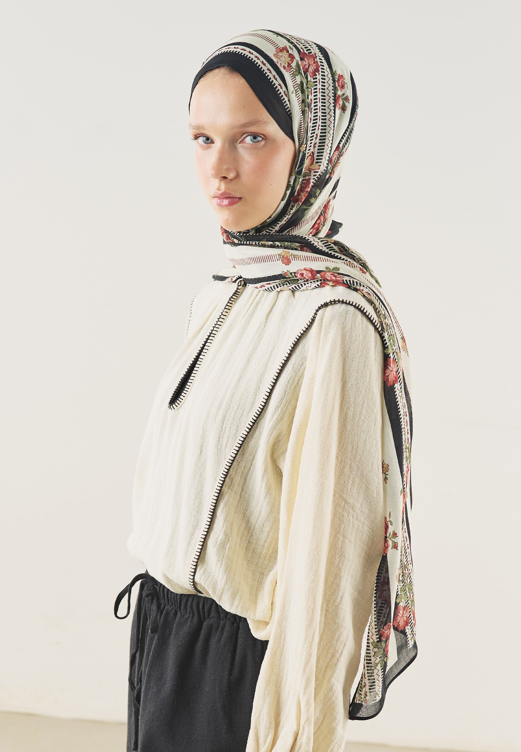 Siyah Floral Touch Desen Soft Viskon Şal