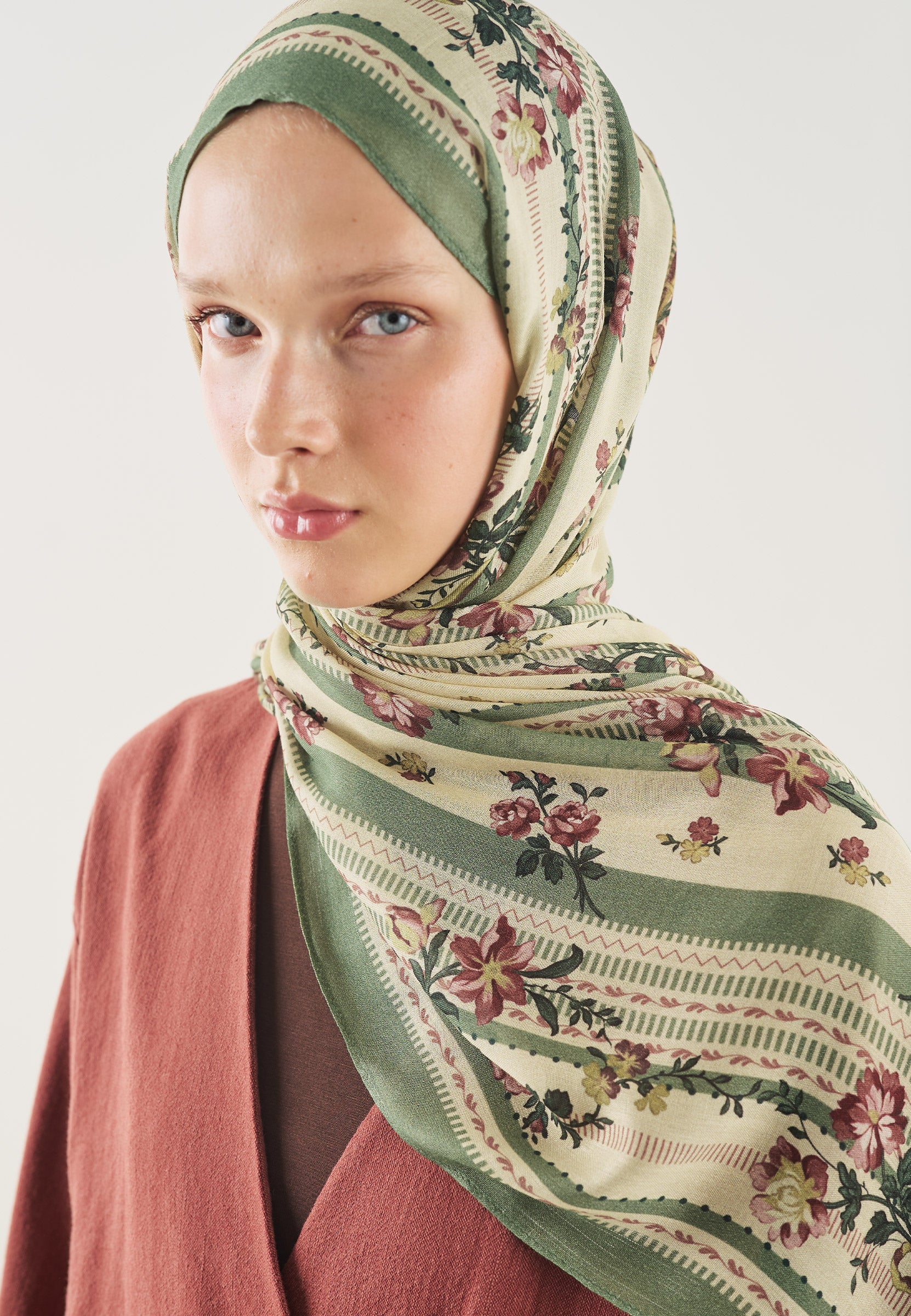 Çam Yeşili Floral Touch Desen Soft Viskon Şal