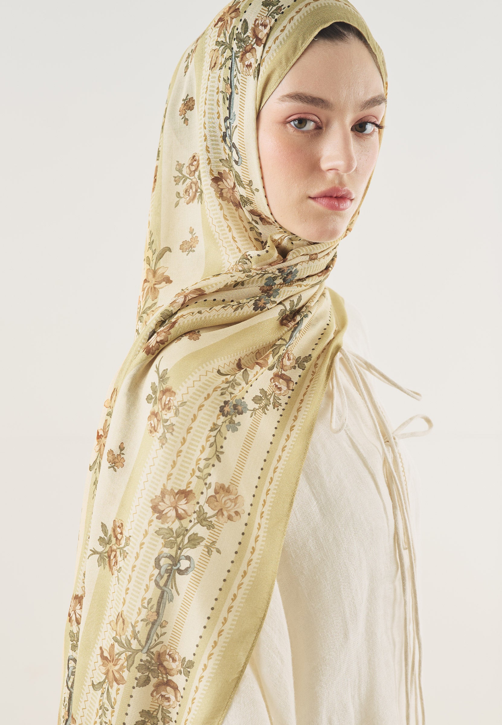 Tereyağı Floral Touch Desen Soft Viskon Şal