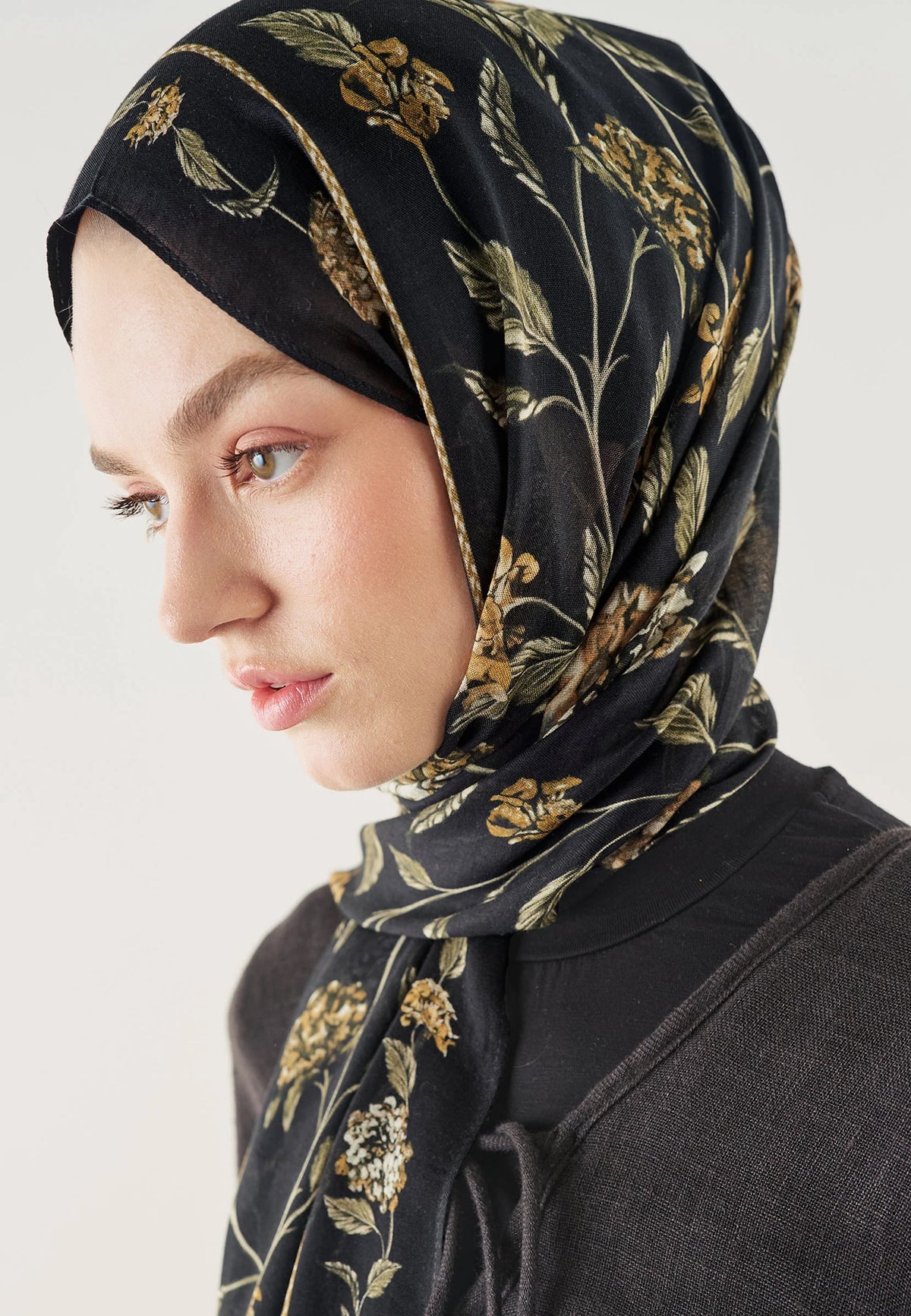 Bloomy Desen Soft Viskon Şal Siyah