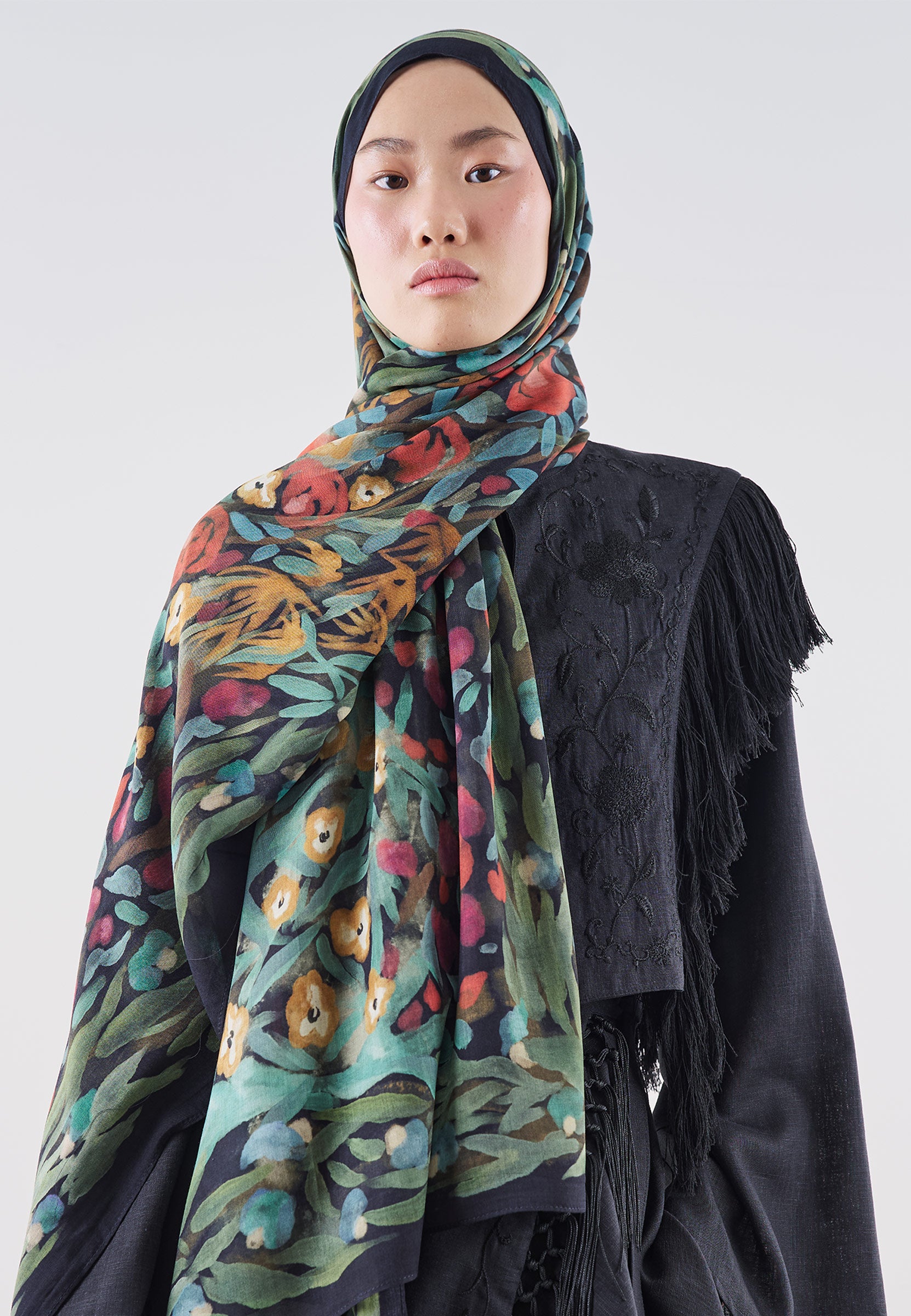 Floral Whimsy Desen Rami Viskon Şal Siyah