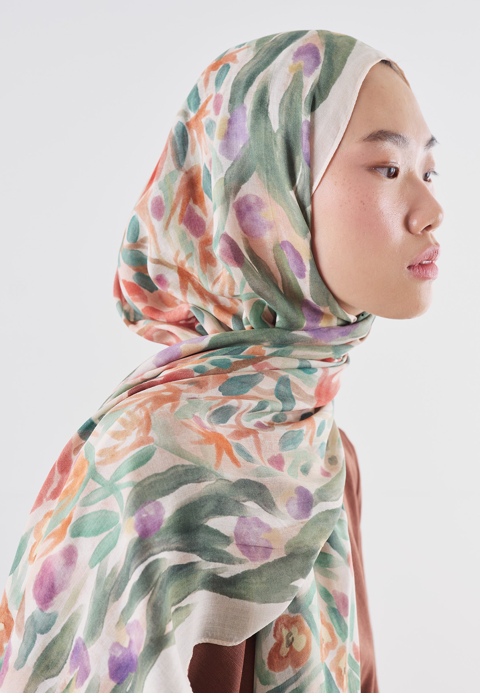 Floral Whimsy Desen Rami Viskon Şal Kırmızı