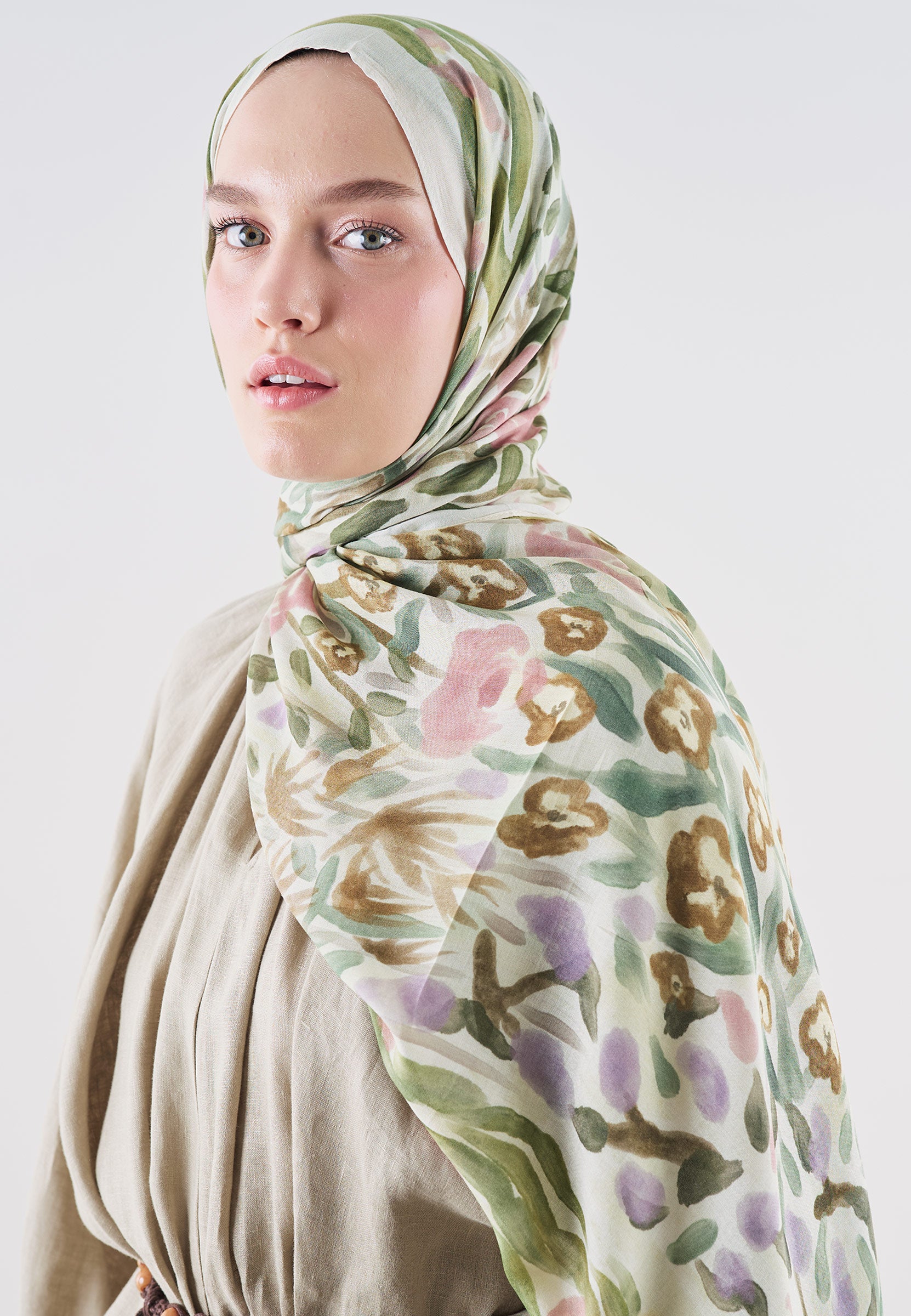 Floral Whimsy Desen Rami Viskon Şal Yeşil