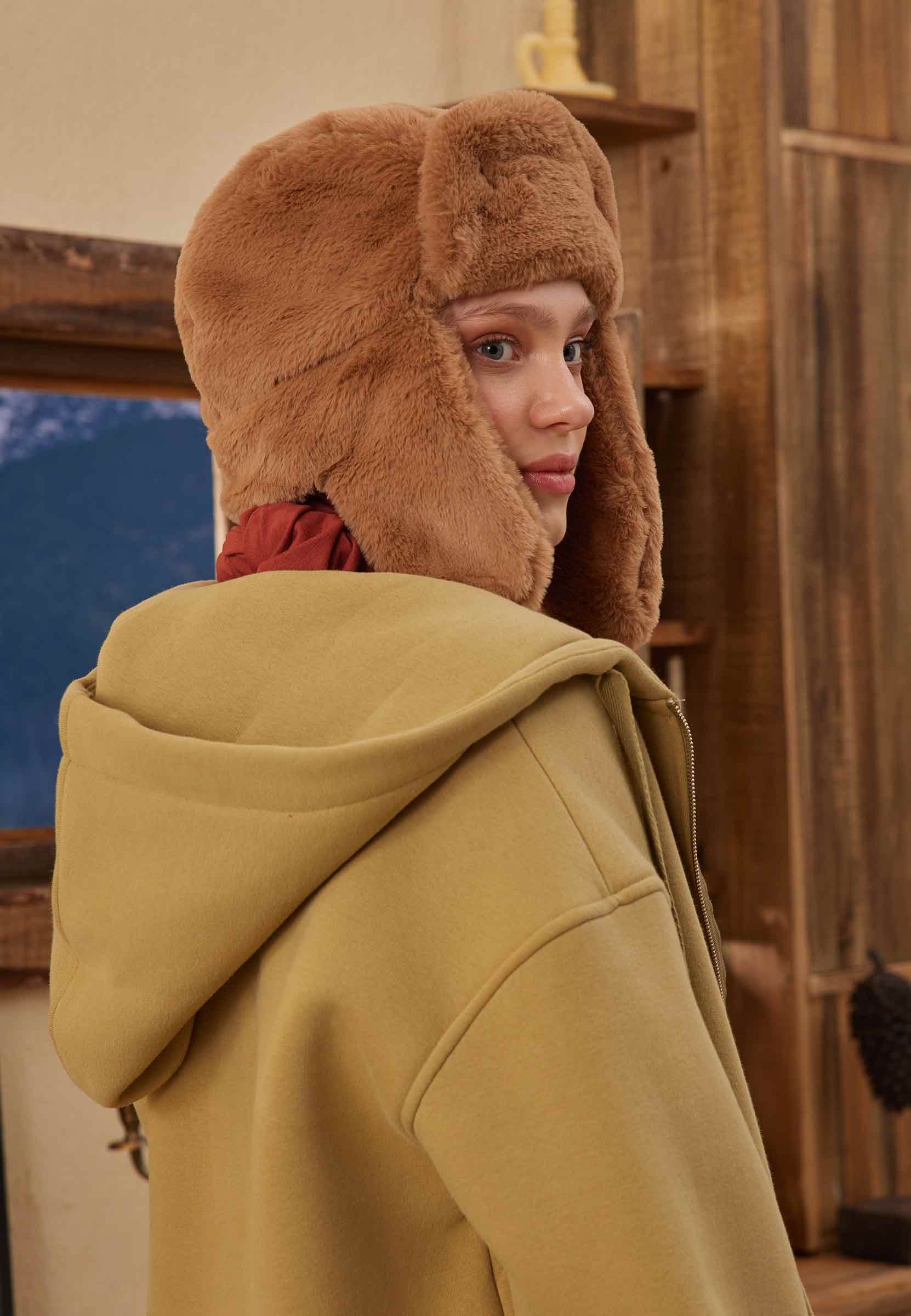 Camel Kulaklı Peluş Şapka