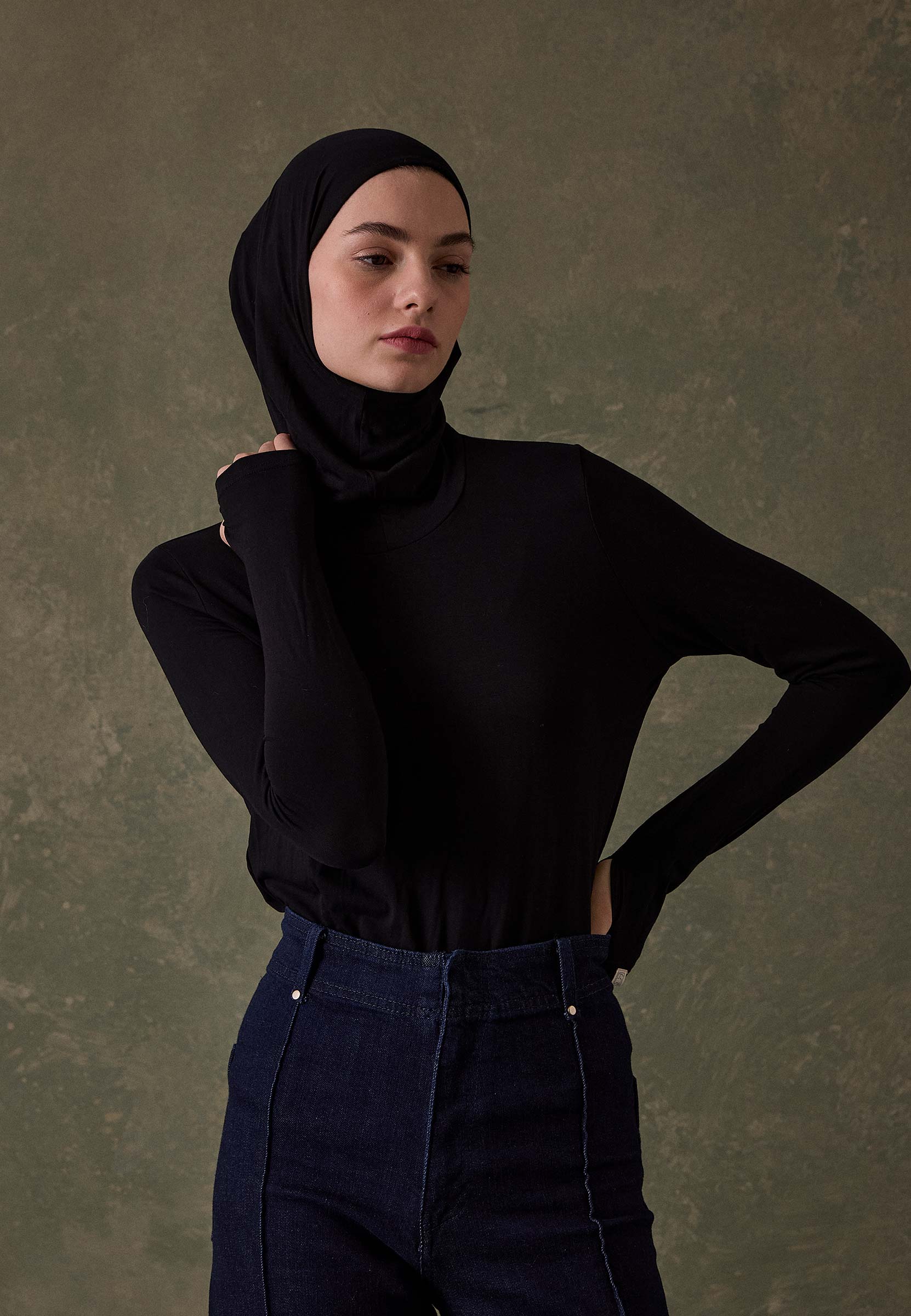 Siyah Bone Başlıklı Body