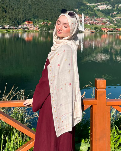 Summer Blossoms Desen Rami Viskon Şal Ekru